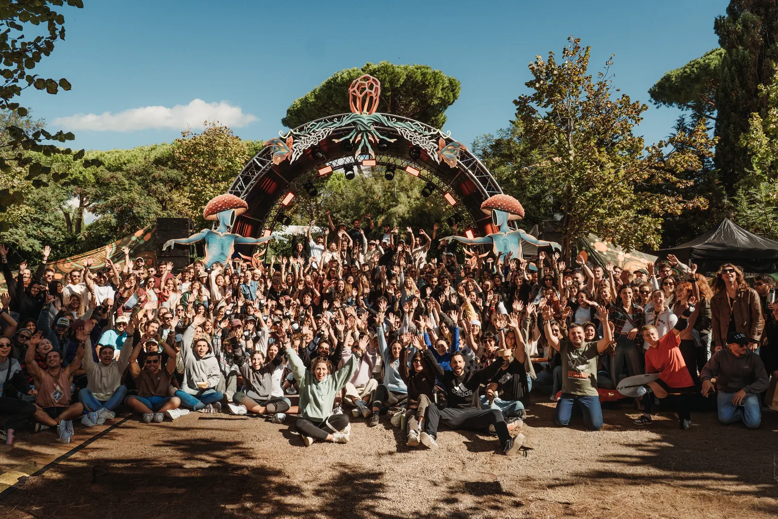 Grande gruppo durante un'esperienza community Colivex